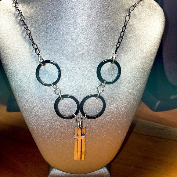 Express cross necklace - Picture 1 of 5